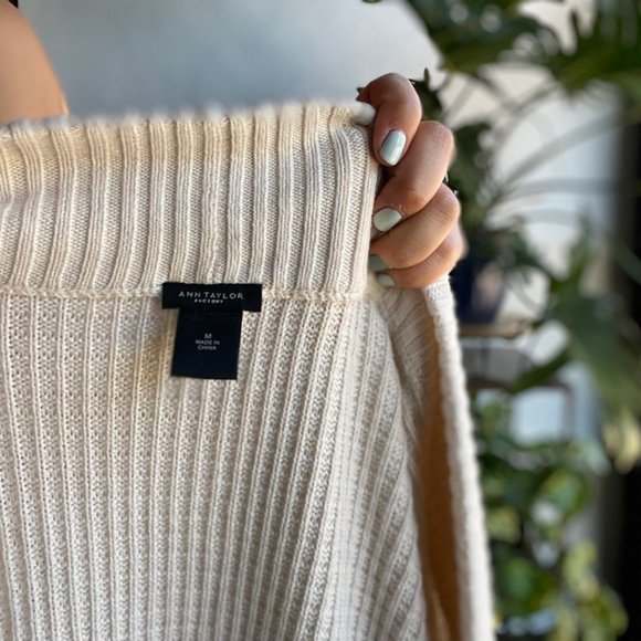 🏷 Sold | White Woven Tapestry Cardigan - Picture 7 of 7